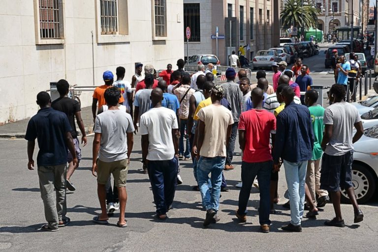 migranti in arrivo nelle città italiane