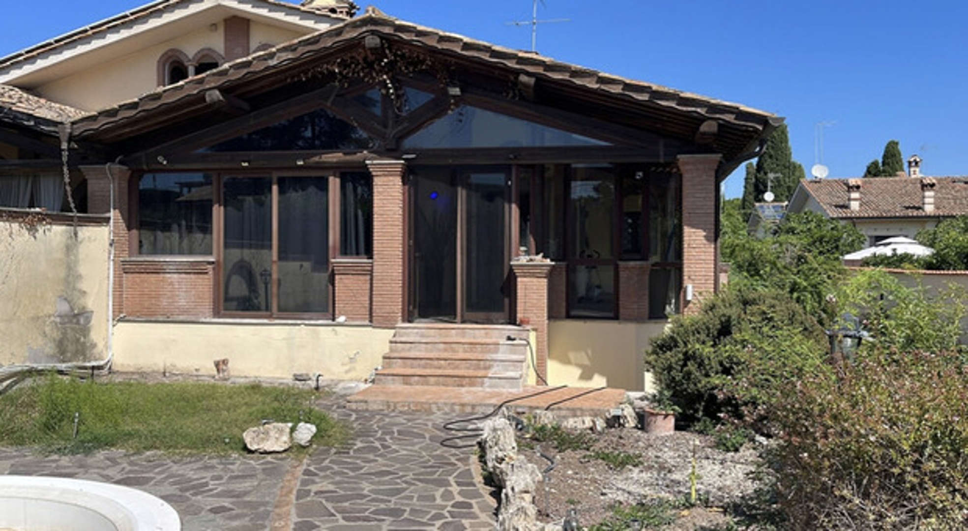 villa confiscata occupata