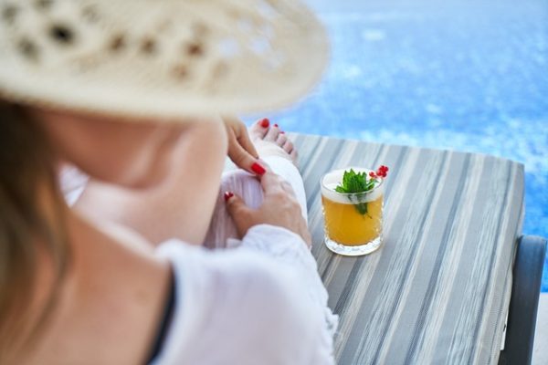 Outdoor: la protezione della piscina passa per le coperture calpestabili