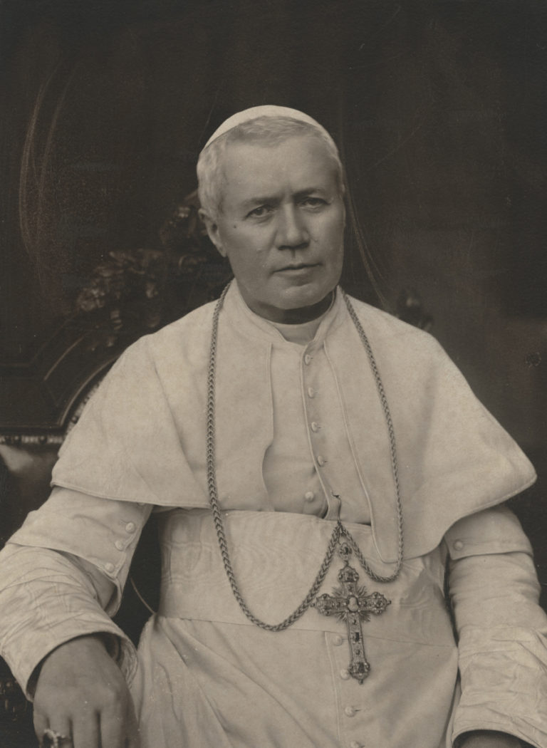 Nr000619_Pio-Pp-X-nel-giorno della-sua-incoronazione_9-agosto-1903