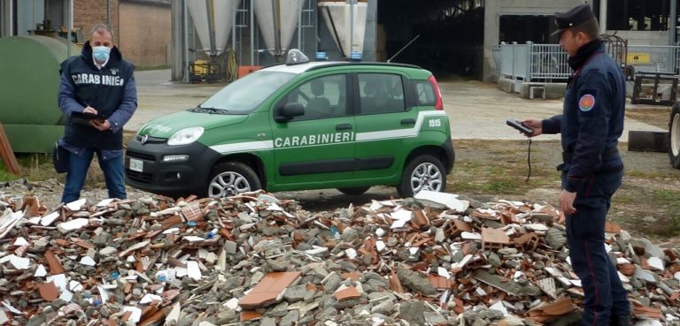 rifiuti demolizioni Carabinieri forestali-2