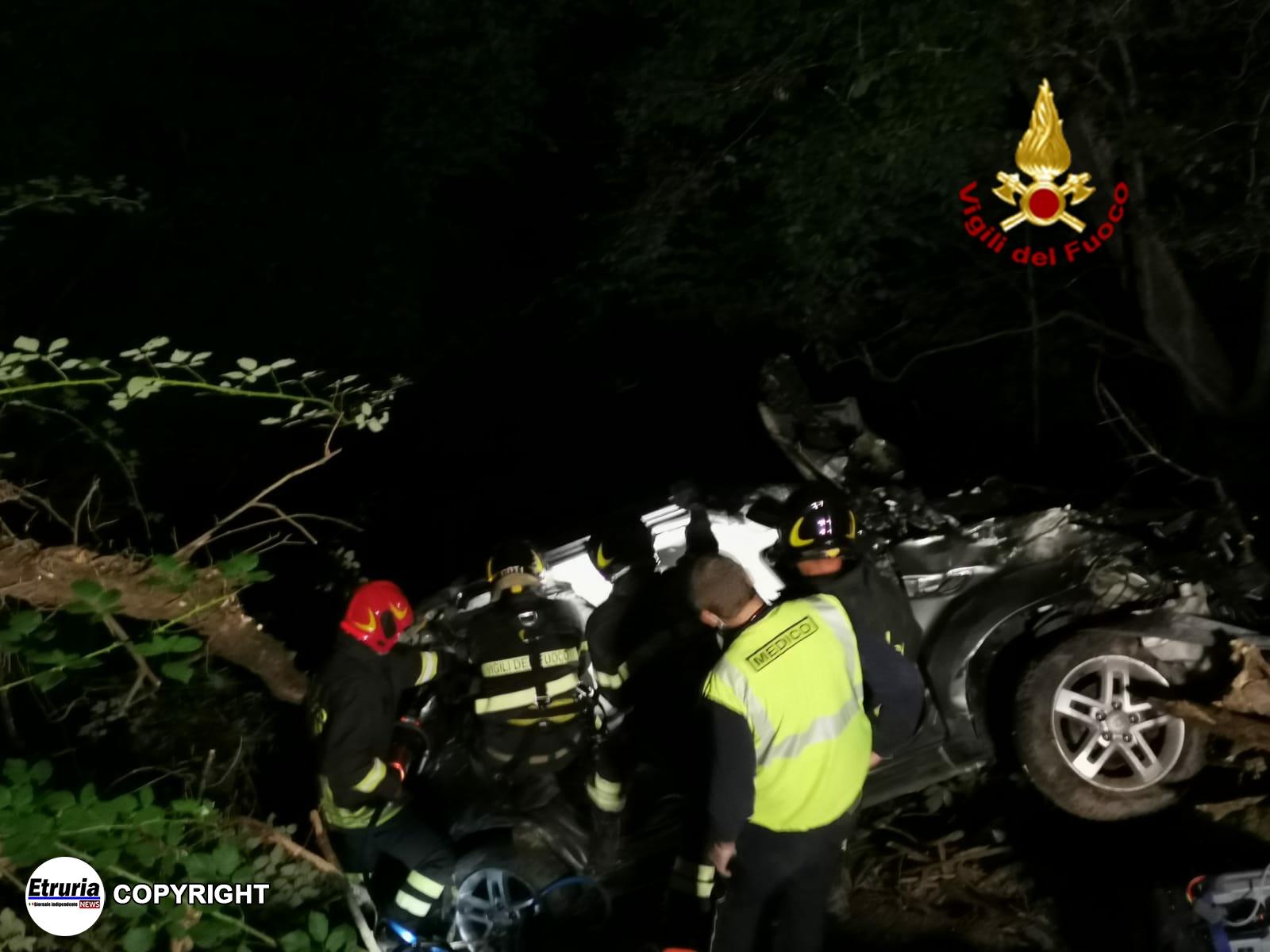 auto nella scarpata