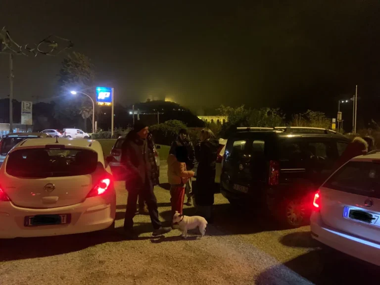 gente in strada terremoto umbria