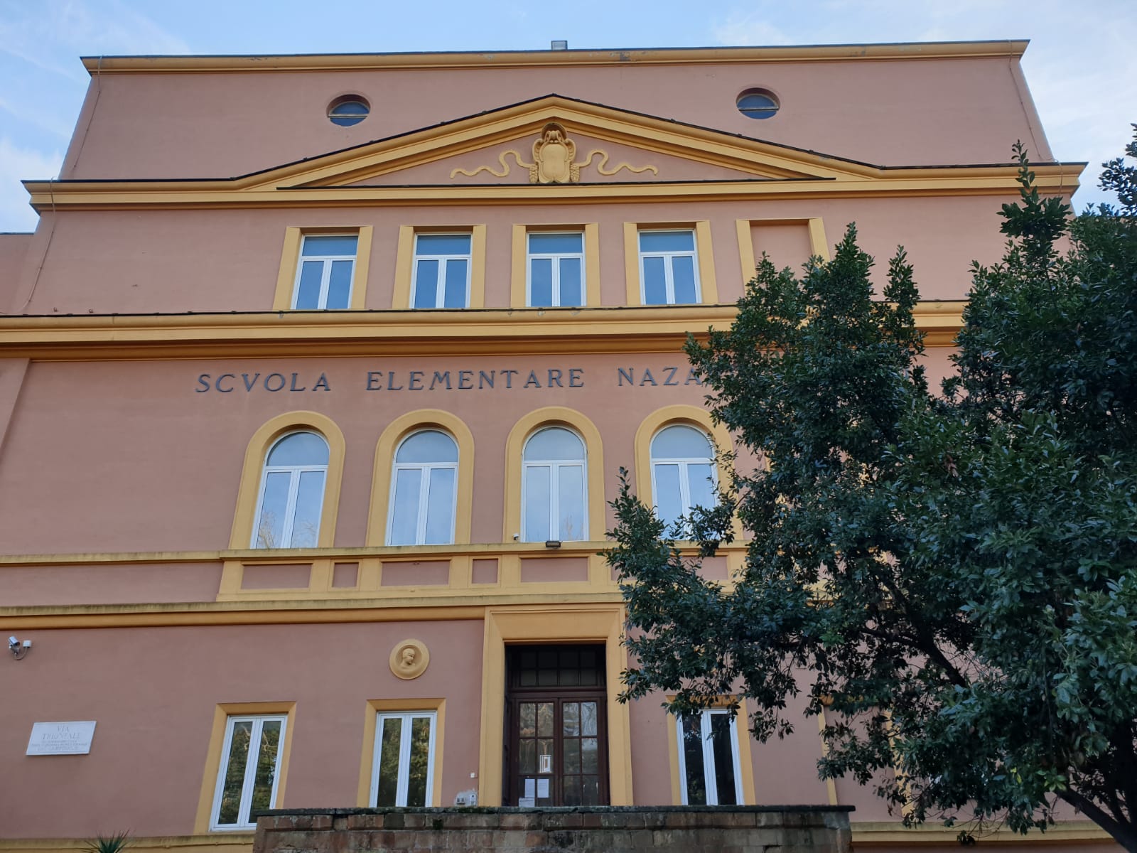 SCUOLA-GHETTIZZATA