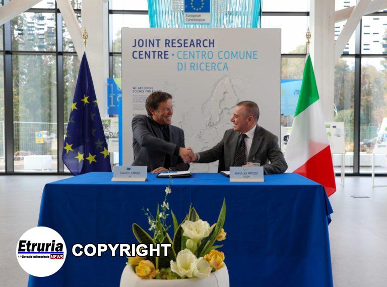 accordo-JRC-Sogin-da-sx-Laurent-Jerrige-e-Gian-Luca-Artizzu-handshake