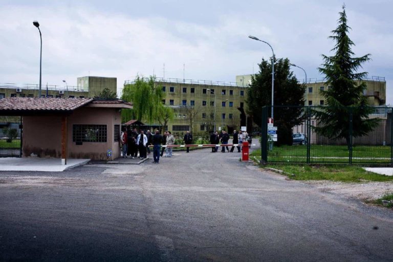 carcere-di-frosinone-arma-con-drone