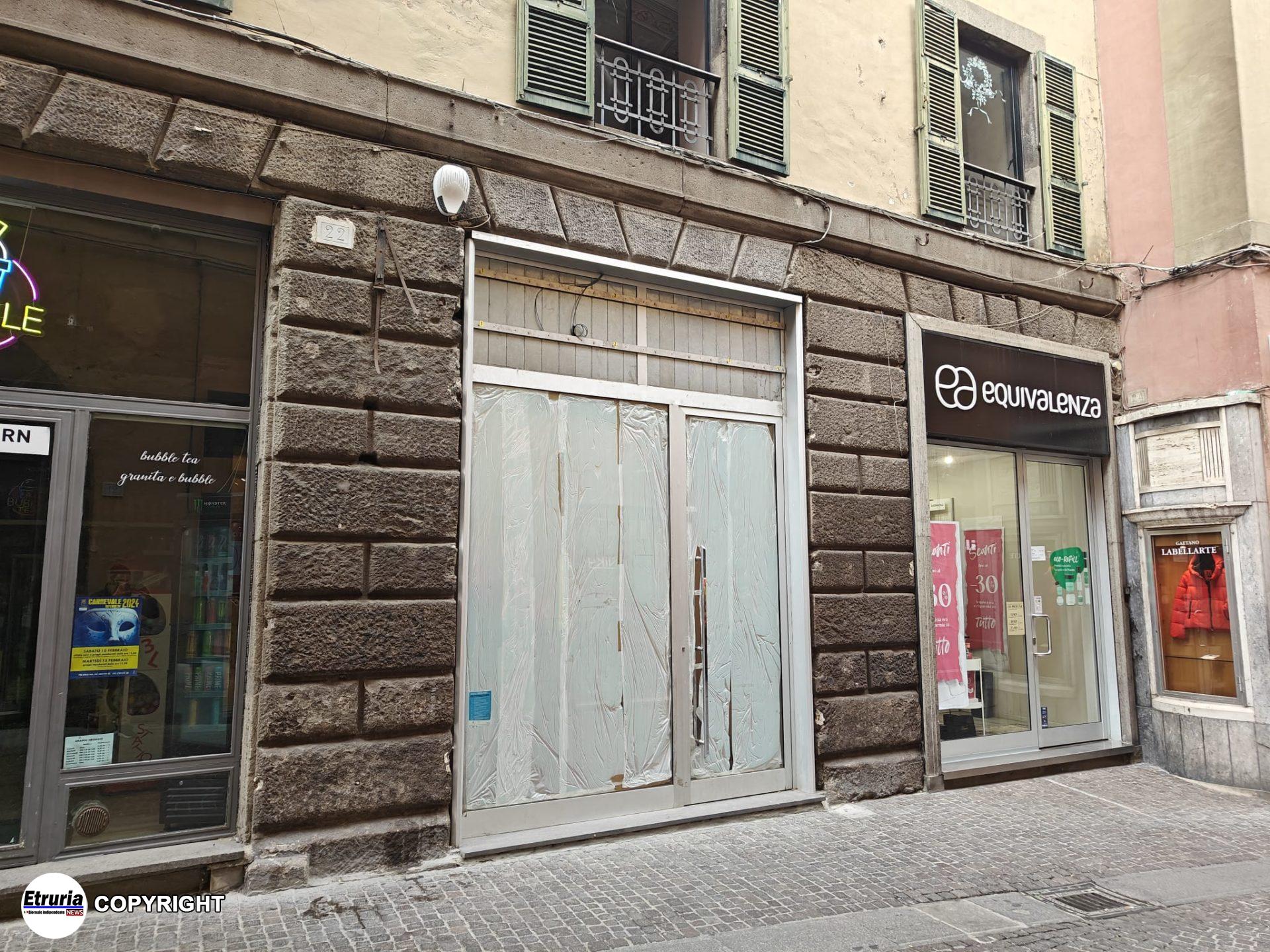 negozi chiusi viterbo