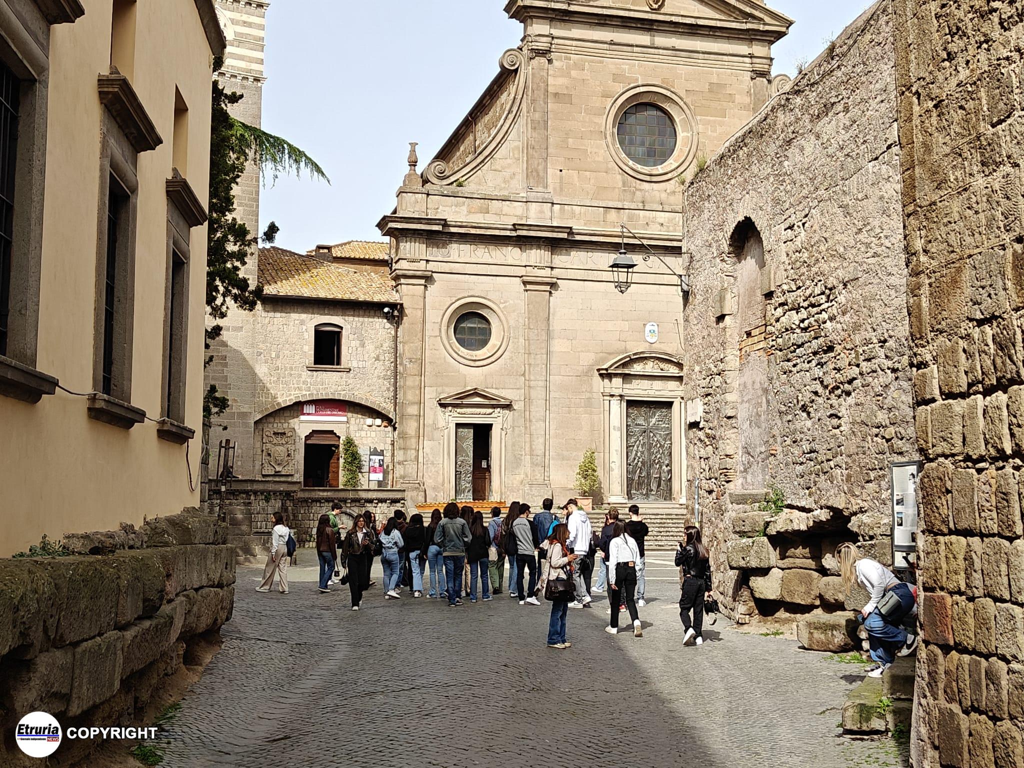 piazza del duomo san lorenzo viterbo