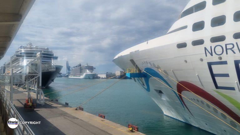 Navi da crociera porto di Civitavecchia