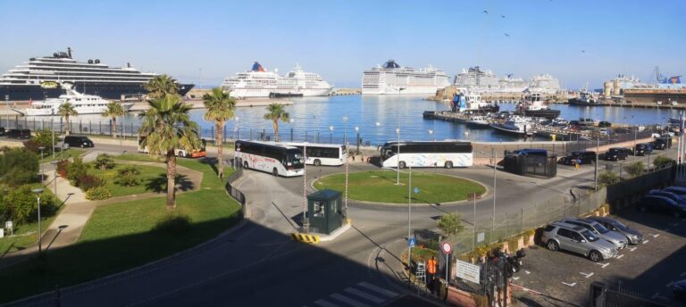 Navi da crociera porto di Civitavecchia