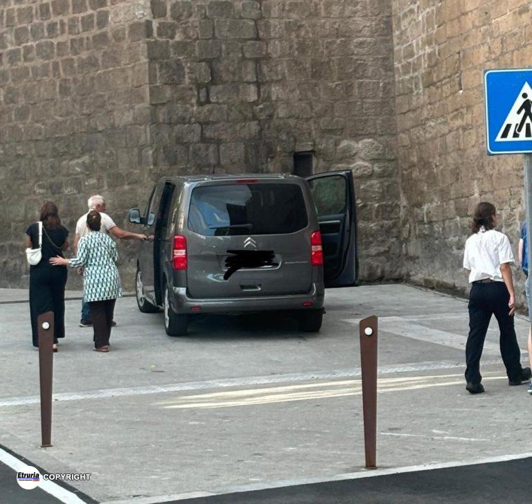 auto passeggiata sotto le mura