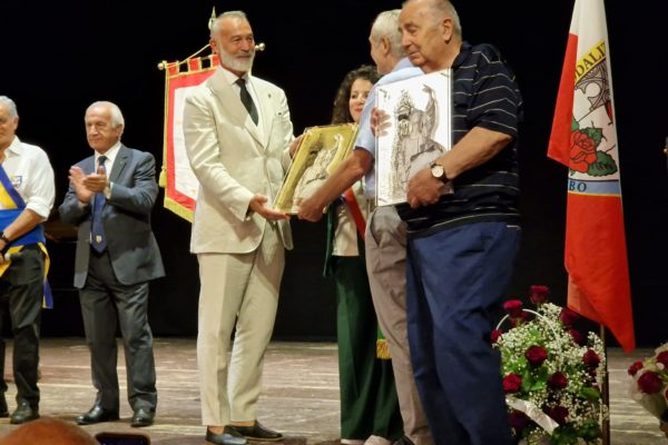 il ciuffo e la rosa