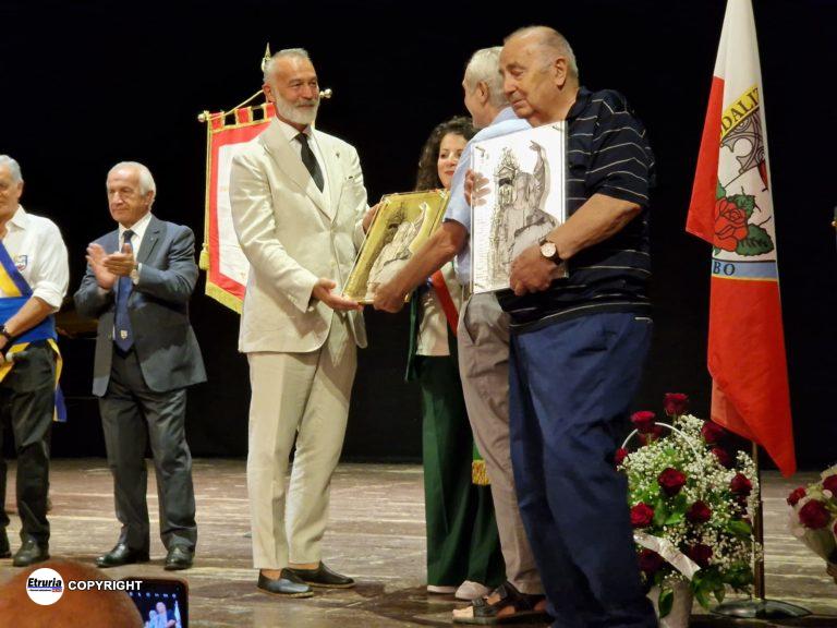 il ciuffo e la rosa
