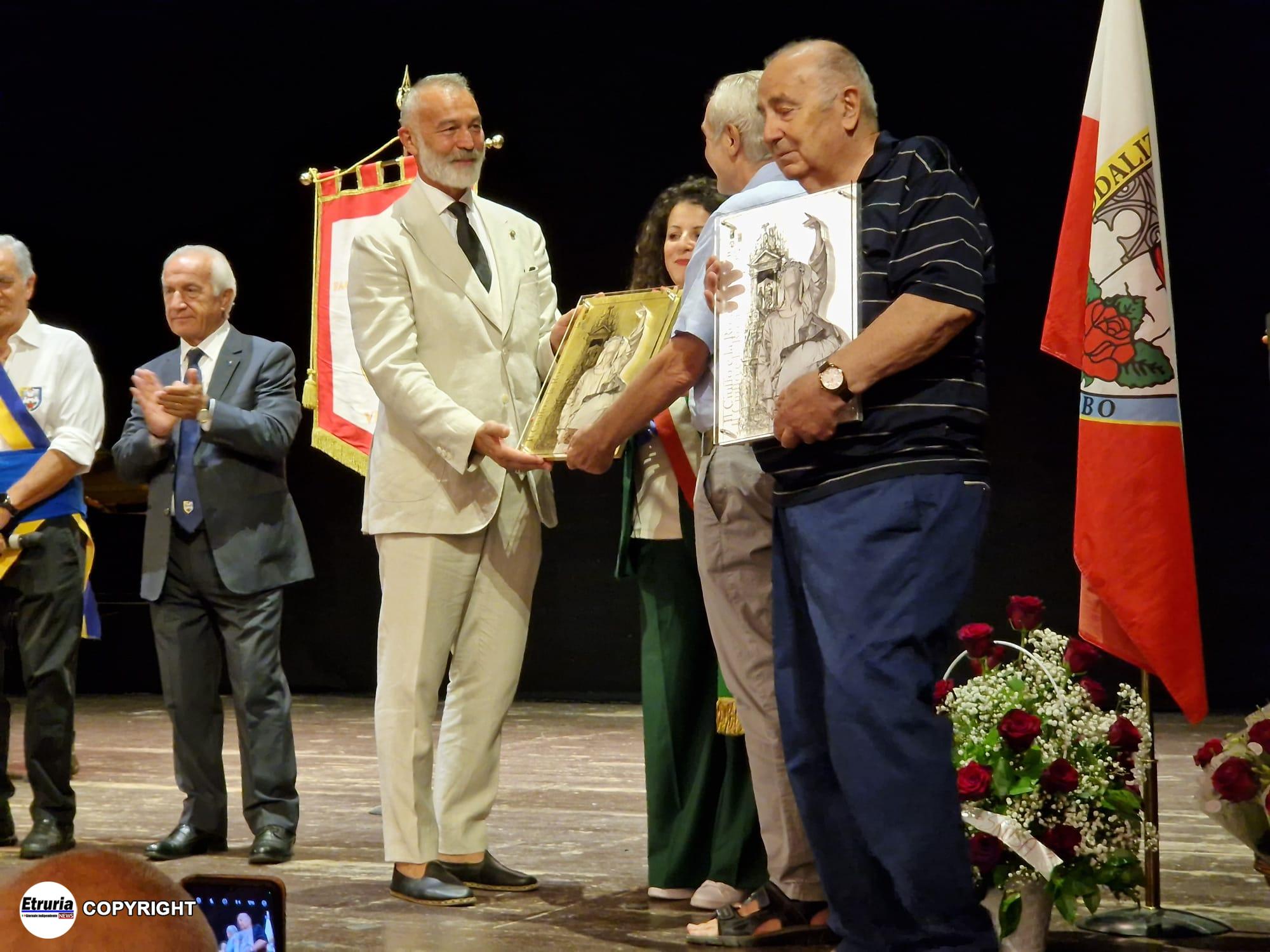 il ciuffo e la rosa