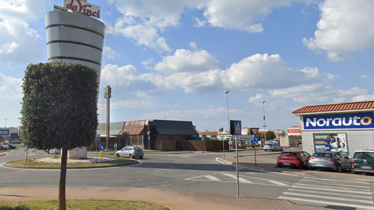Via Meucci centro commerciale Da Vinci Fiumicino (foto google maps)