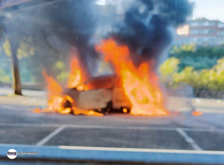 auto in fiamme soriano