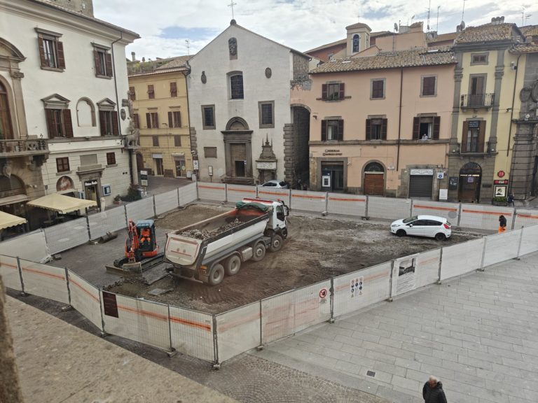 piazza del comune viterbo