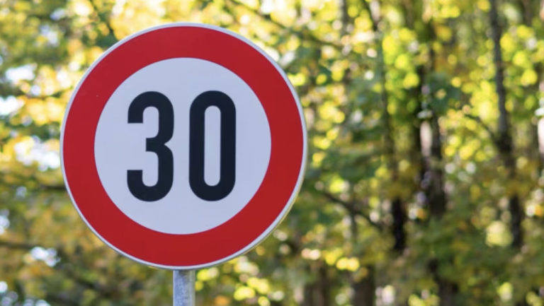 Limite 30 chilometri orari