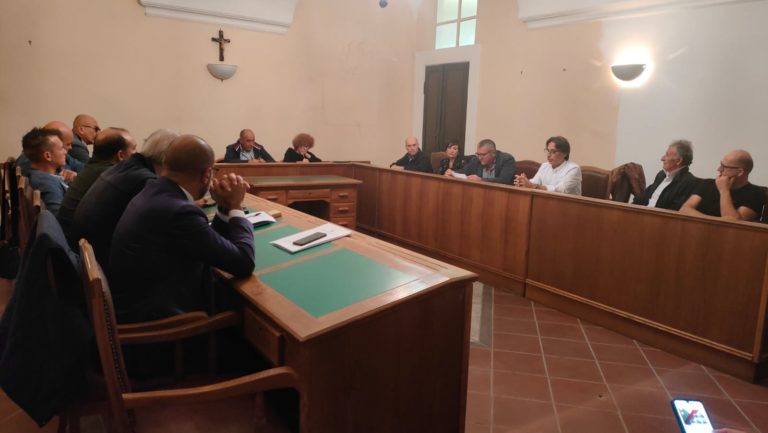 riunione del cda università agraria di tarquinia nella sala manutenzionata