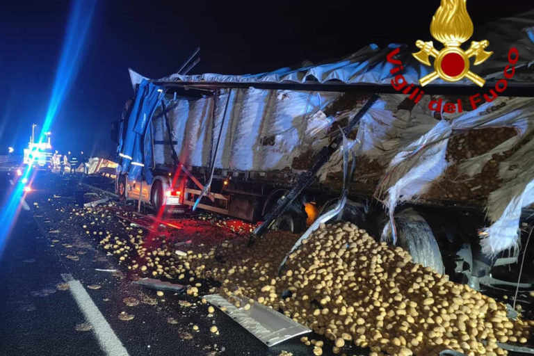 tamponamento camion A1 vigili del fuoco (1)