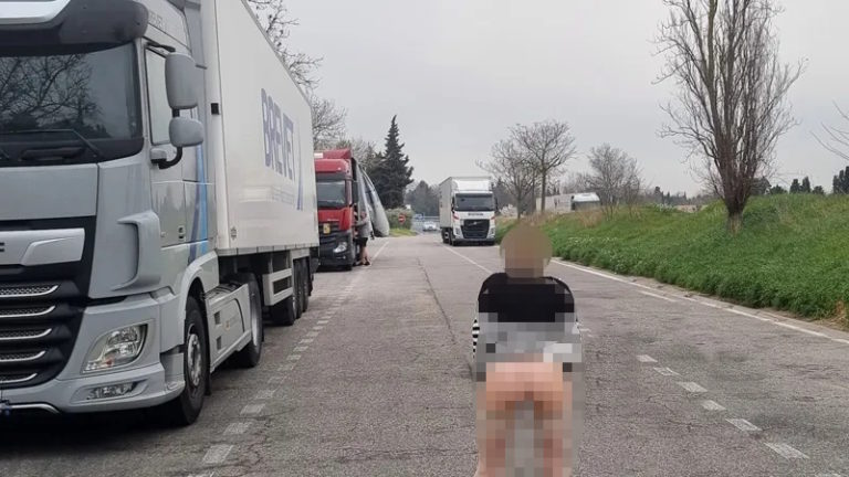 coppia esibizionista denunciata dalla polizia stradale