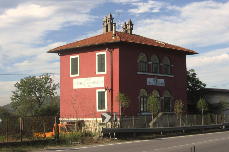 San_Paolo_d'Argon_(BG)_-_strada_statale_42_-_casa_cantoniera copia