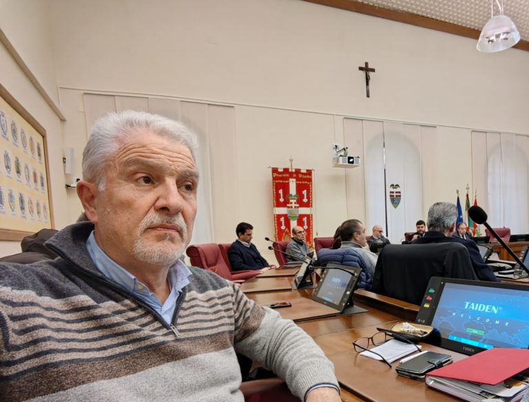 il consigliere silvano olmi alla riunione in provincia