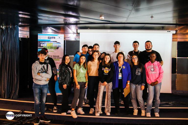 gli studenti partecipanti alla Nave della Biennale 2023 con Mariagrazia Dardanelli - 2