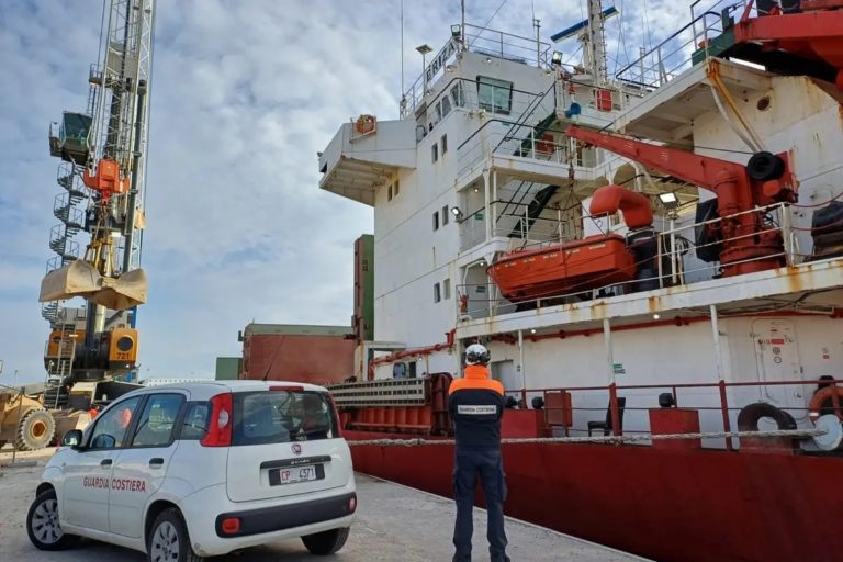 Nave porto