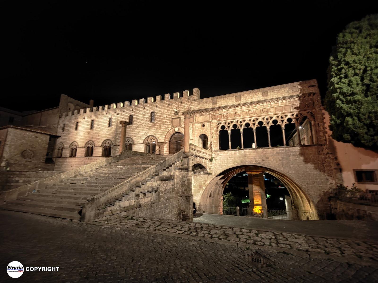 viterbo palazzo dei papi notte