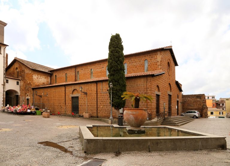 1920px-Cerveteri,_santa_maria_maggiore_01