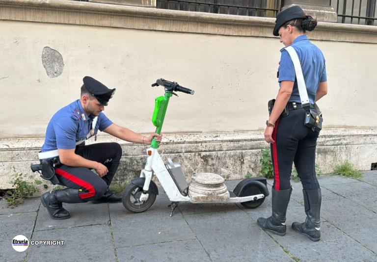 CENTRO - La base della colonna recuperata dai Carabinieri