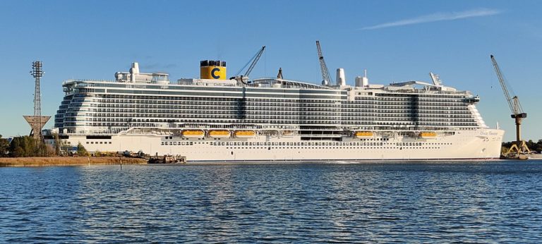 Costa_Toscana_(ship)_in_September_2021