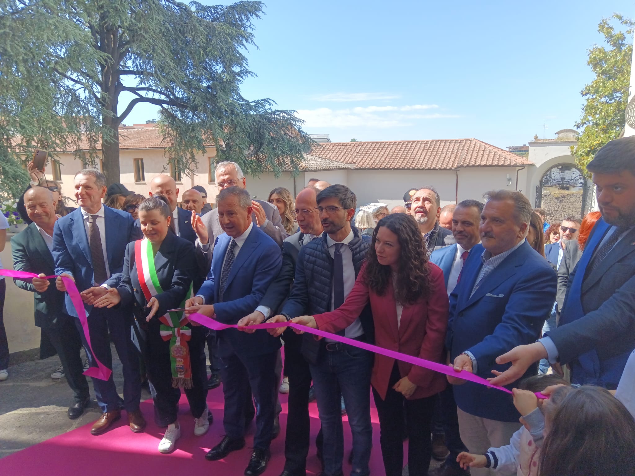 Inaugurazione taglio nastro 1 (1)