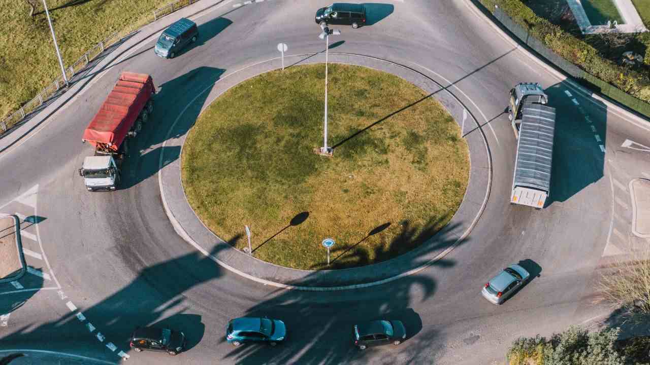 Precedenza-in-rotatoria