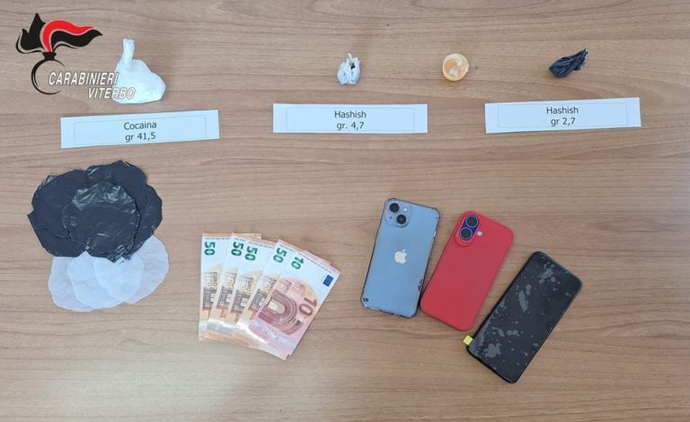Foto materiale sequestrato