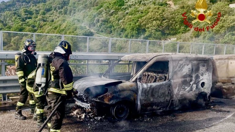 furgone incendio
