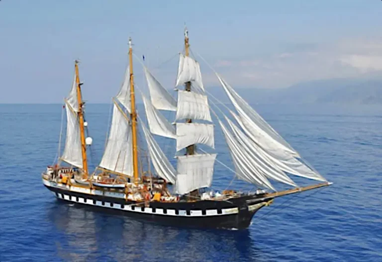 nave-scuola-palinuro