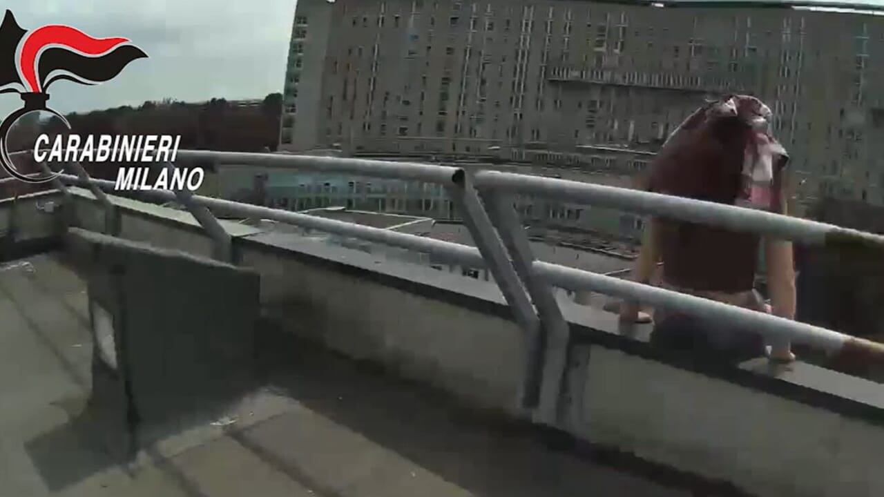 tentato-suicidio-milano-foto-carabinieri