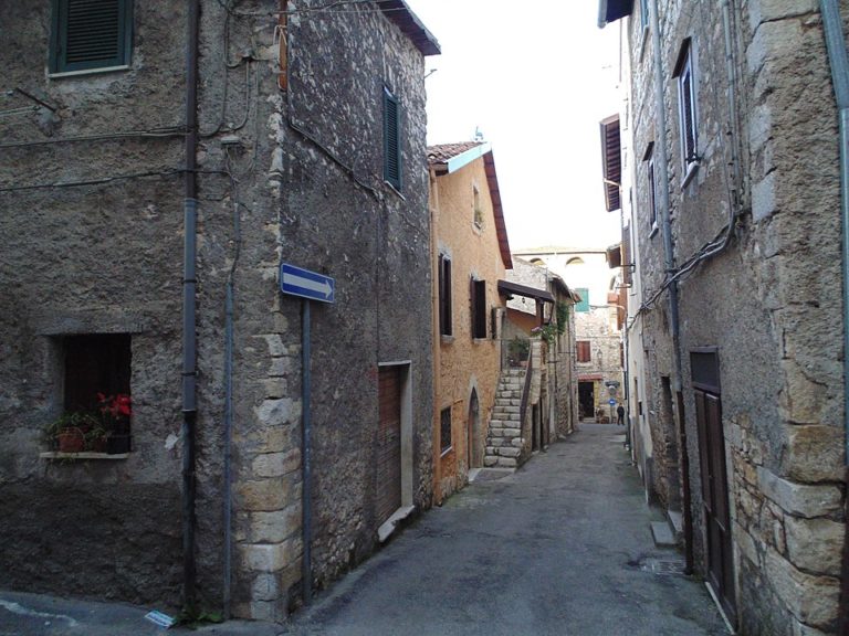 04018_Sezze_LT,_Italy_-_panoramio_(3)