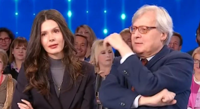 Vittorio-Sgarbi-con-le-figlie-Evelina-e-Alba-Foto-da-video-2
