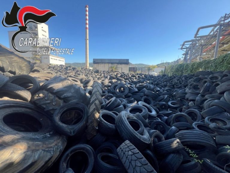 Stoccaggio-pneumatici-azienda-Nera-Montoro-Narni-carabinieri-Nipaaf-novembre-2025-1