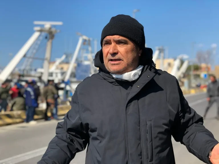 pescatori-pescherecci-protesta-porto-carburante
