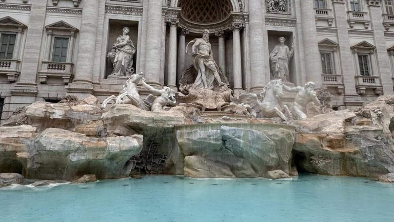 la fontana di trevi dopo il restyling-2