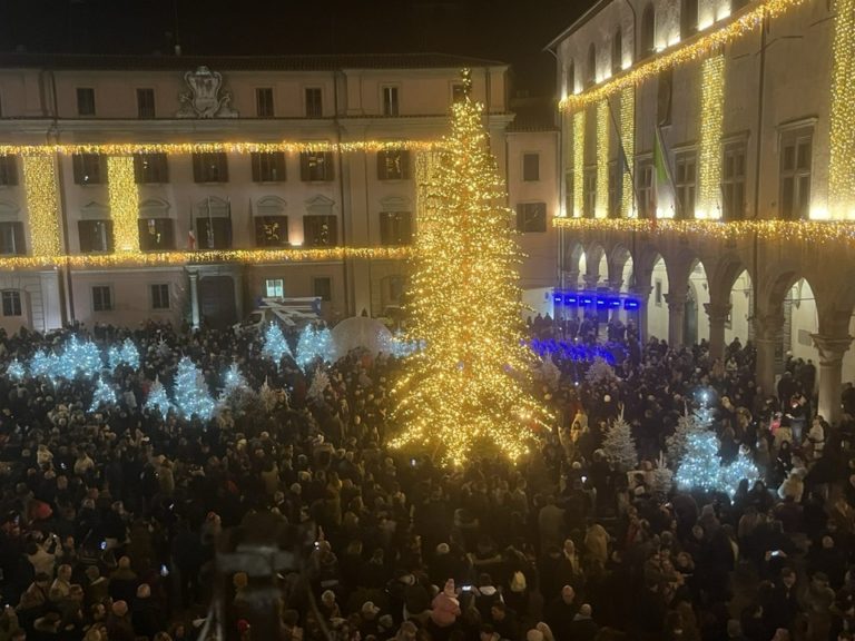piazza del comune natale