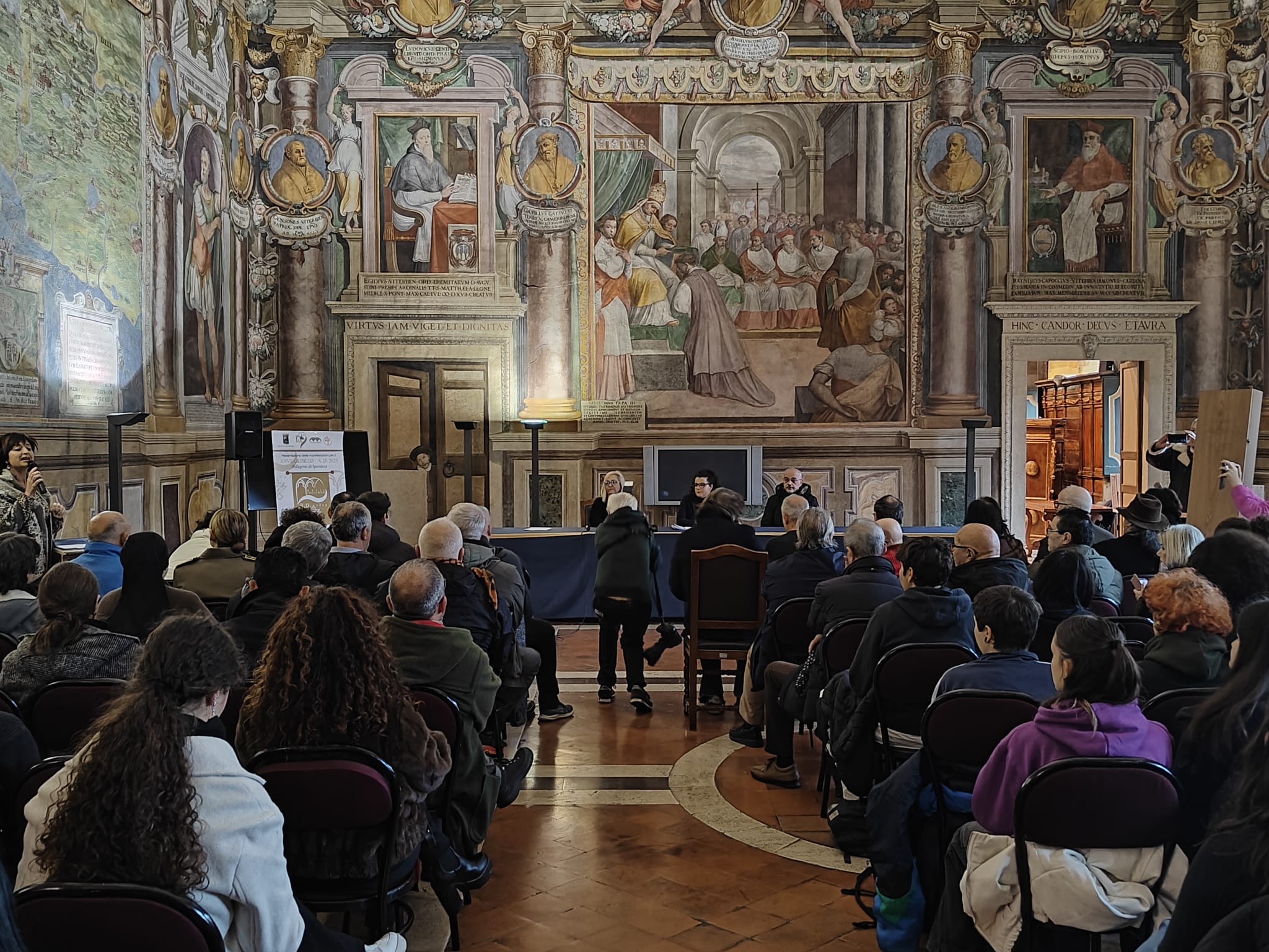 sala regia palazzo dei priori viterbo