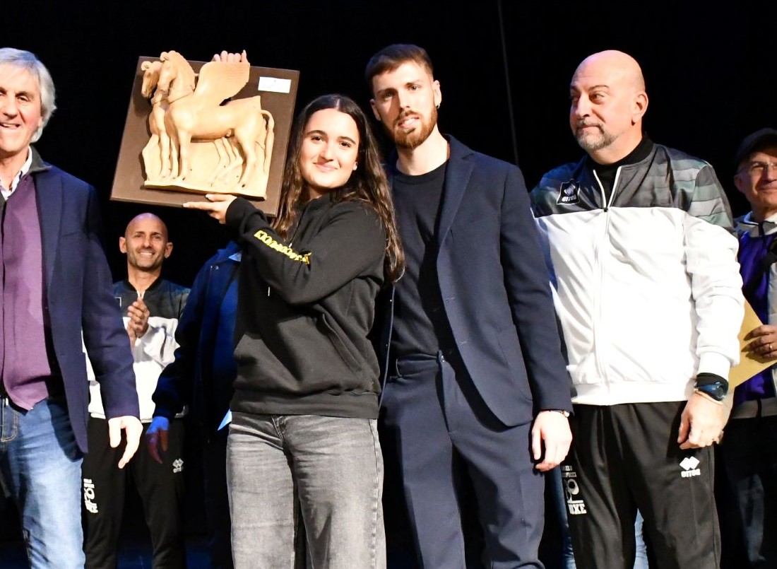 Al centro la vincitrice del premio Greta Ginestra