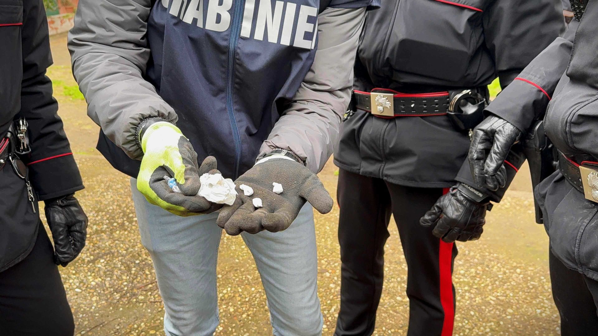 CASILINA - I Carabinieri durante i controlli al Quarticciolo (1)