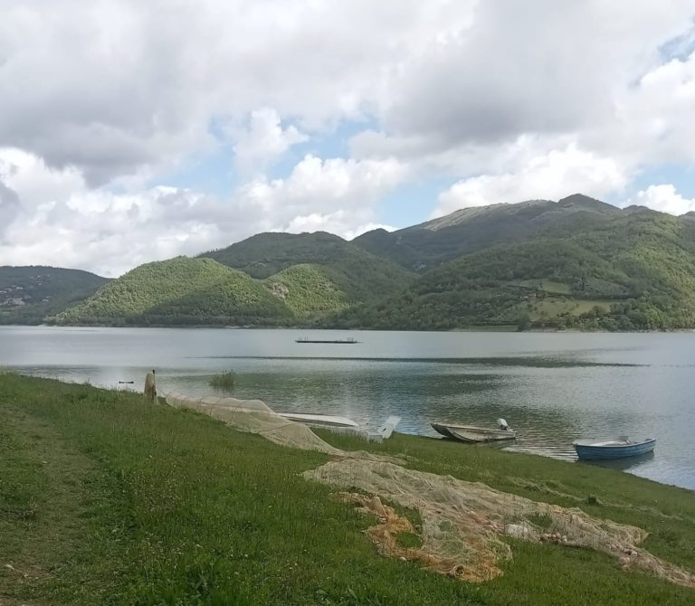 Lago pesca anguilla
