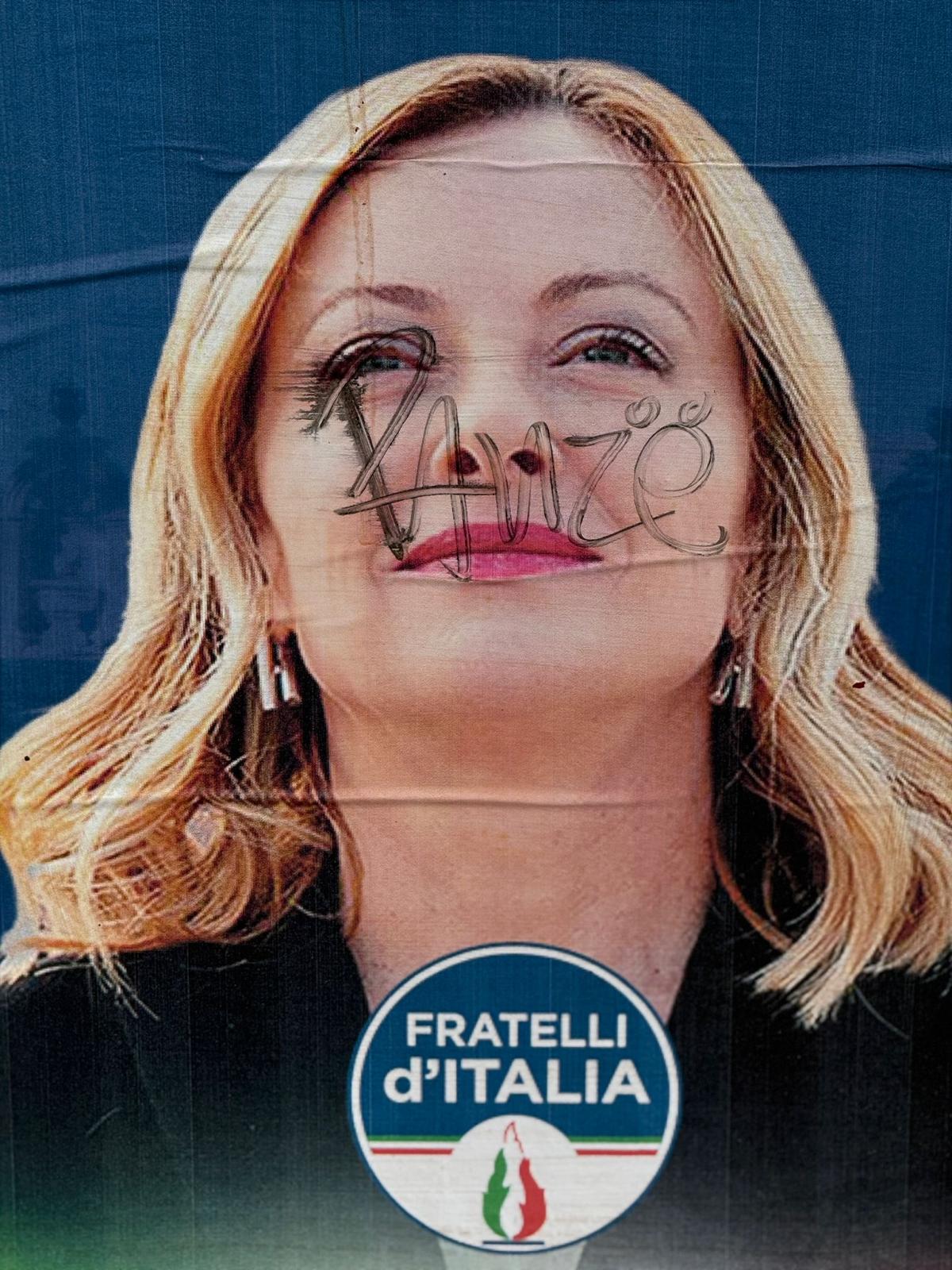 manifesti imbrattati fdi (3)